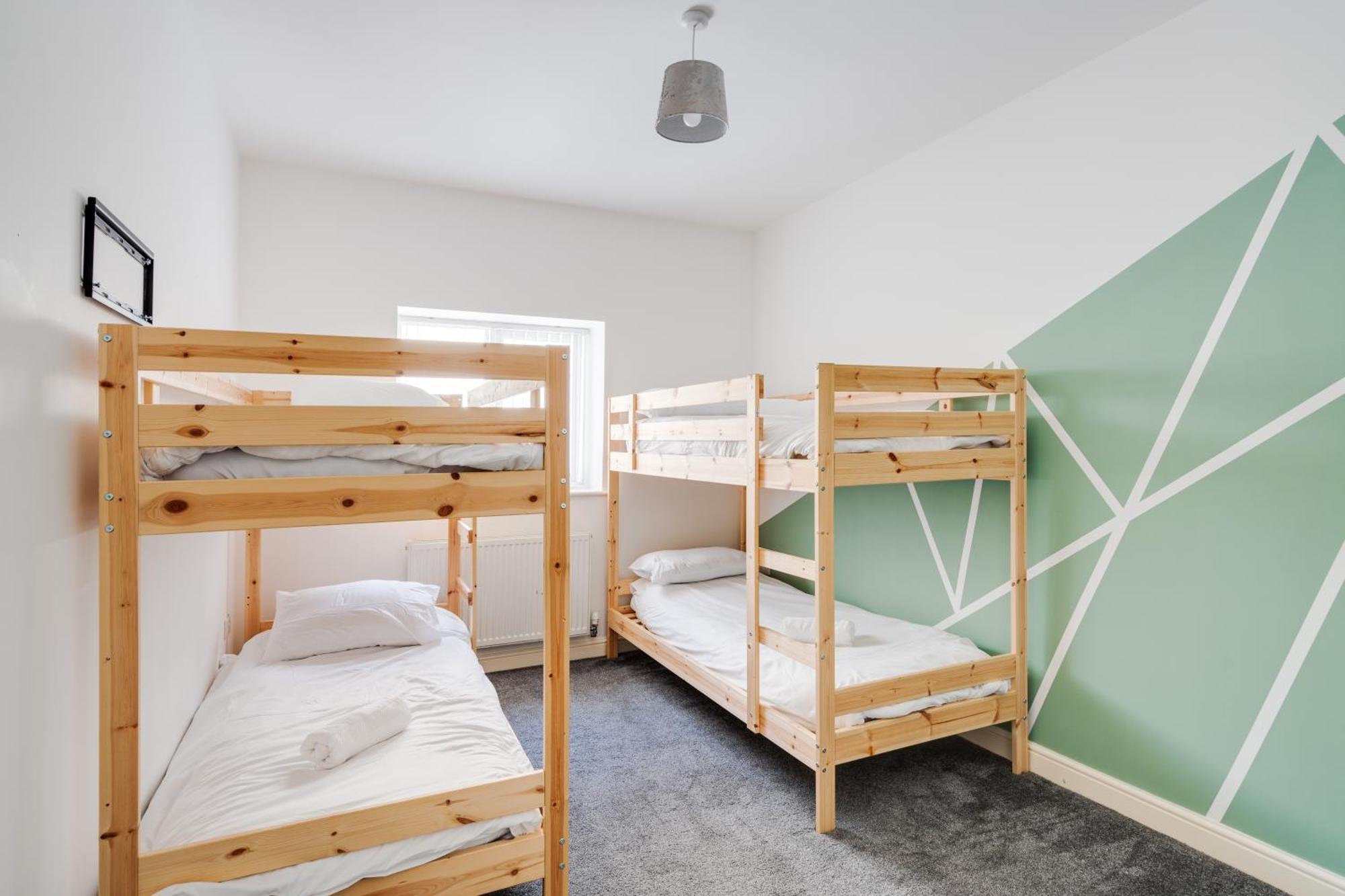 Huge Apartment - 8 Beds - Free Parking - Long Stays! Ливерпуль Экстерьер фото